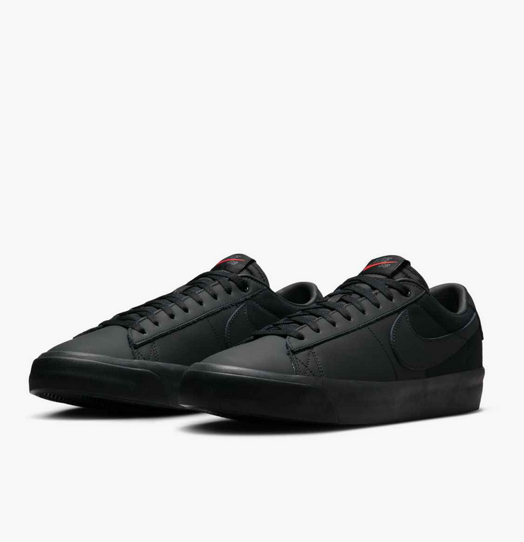 Zapatillas Nike SB Blazer Triple Black Low GT orange label