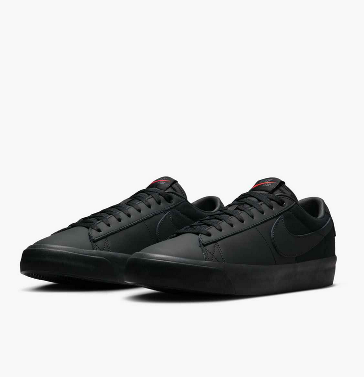 Zapatillas Nike  SB Blazer Triple Black Low GT orange label