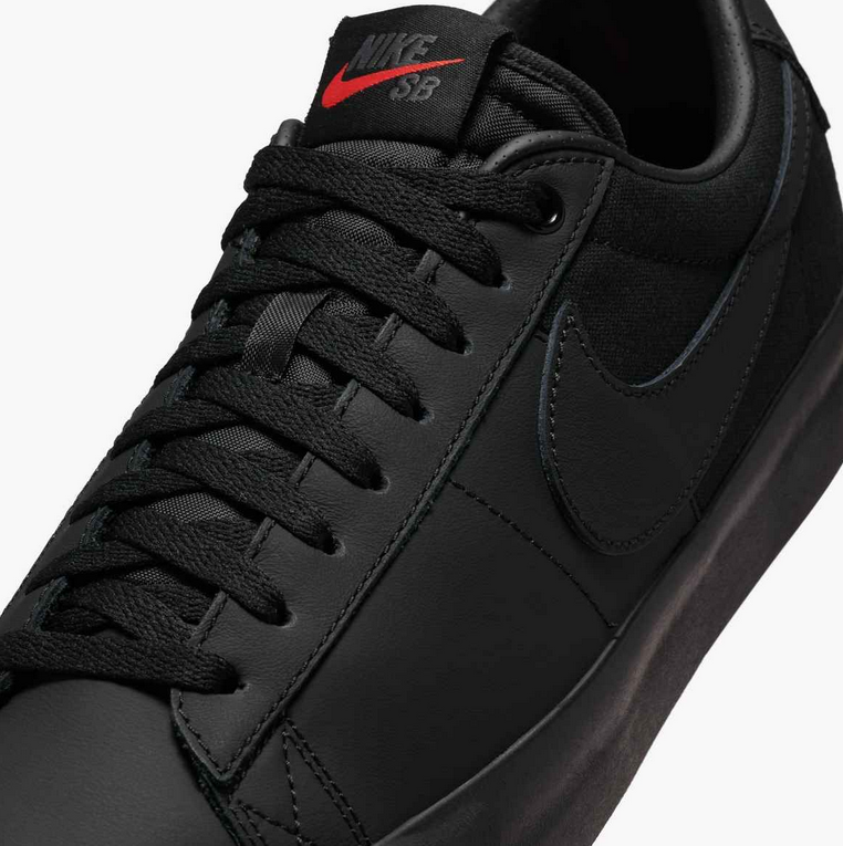 Zapatillas Nike  SB Blazer Triple Black Low GT orange label
