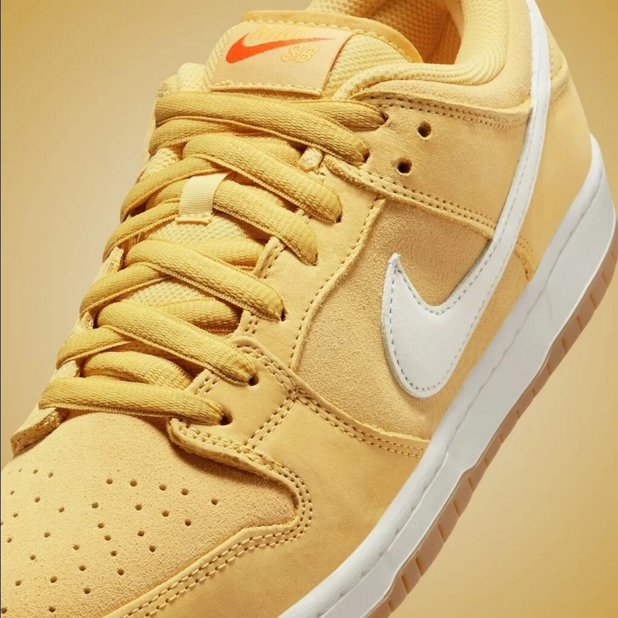 Zapatillas Nike SB Dunk Low Pro Saturn Gold/Sail-Solar Flare-Gum Light Brown-Safety Orange